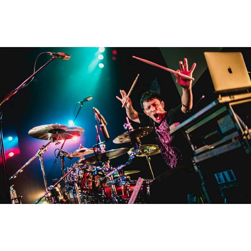 西尾健太さんのインスタグラム写真 - (西尾健太Instagram)「2019.05.19  東京 マイナビBLITZ赤坂 「AGESTOCK2019 Spring Festival supported by Pando」  何かダンスあり、チアダンあり、笑いあり、涙あり、ポロリなしですごく刺激になりました。  photo...【@yamada_mphoto】  #感覚ピエロ #感エロ #drummer #drums #ドラム #peal #pealdrums #パール #live #livehouse #ライブ #ライブハウス#athlete #adventurer #training #muscletraining #筋トレ #筋トレ男子」5月26日 17時05分 - nishio.kenta