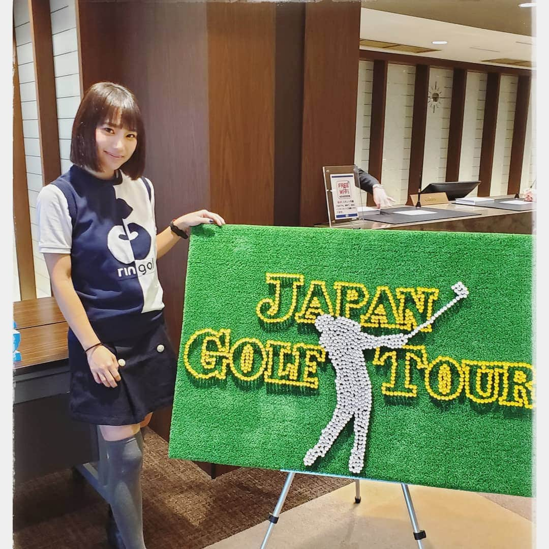 保坂玲奈さんのインスタグラム写真 - (保坂玲奈Instagram)「⛳ . 宍戸ヒルズカントリークラブで開催される 日本ゴルフツアー選手権 森ビルカップまで 残り2週間を切りました🌈 . 大会では観戦バスツアーも 企画されていて 都内から会場までバスで往復送迎なので オススメです✨ . オプションで特別な体験も出来るので ぜひチェックしてみて🥺 . . . @japangolftour . #日本ゴルフツアー選手権SNSアンバサダー #日本ゴルフツアー選手権 #森ビルカップ #宍戸ヒルズカントリークラブ #宍戸ヒルズCC #日本ゴルフツアー選手権森ビルカップShishidoHills #jgto」5月26日 17時12分 - __renao_0707