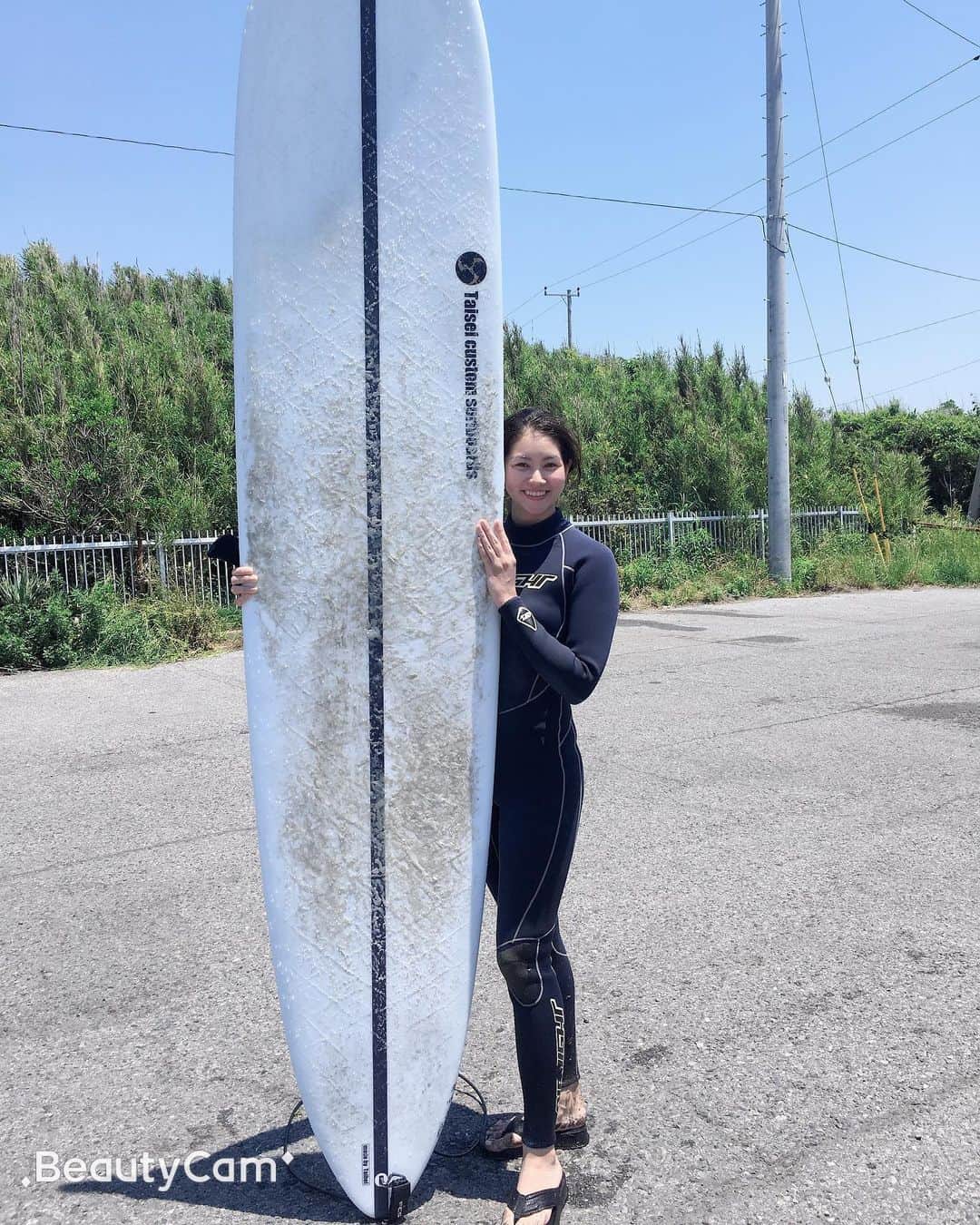 大塚莉奈のインスタグラム：「今日で30歳になりました^_^ 皆さん、お祝いメッセージ、ありがとうございます！！ もう、30年も生きたのかぁ（笑） 早いなぁ！！ 20代最後の日もサーフィンしてきました^_^かなり上達してきましたよ！！ これからももっと活躍出来るよう、お仕事頑張りますので、応援よろしくお願いします✨  #誕生日 #サーフィン #サーフガール #surfing #surfgirl #instagood」