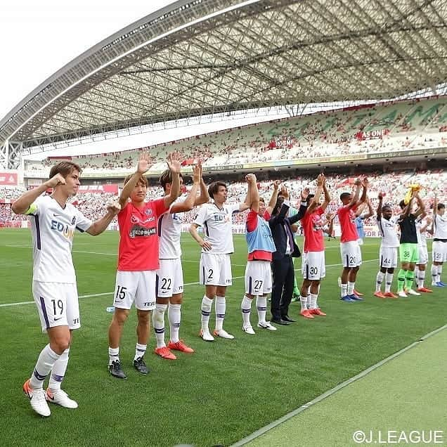 サンフレッチェ広島さんのインスタグラム写真 - (サンフレッチェ広島Instagram)「⚽明治安田生命J1リーグ第13節　試合結果⚽ 浦和レッズ　0-4　サンフレッチェ広島 前半：0-2 後半：0-2 【得点者】森島司、ドウグラス・ヴィエイラ、ハイネル、渡大生  真夏を思わせる暑い気候の中、アウェイゲームにて、たくさんのご声援をお送りいただき、ありがとうございました✨  #森島司選手 #ドウグラスヴィエイラ選手 #ハイネル選手 #渡大生選手 #城福浩監督 #大迫敬介選手 #sanfrecce #ICHIGAN」5月26日 17時22分 - sanfrecce.official