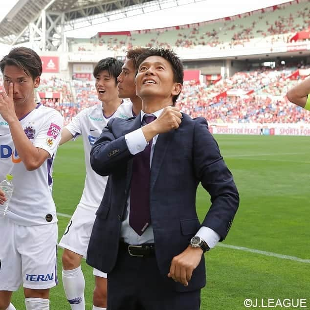 サンフレッチェ広島さんのインスタグラム写真 - (サンフレッチェ広島Instagram)「⚽明治安田生命J1リーグ第13節　試合結果⚽ 浦和レッズ　0-4　サンフレッチェ広島 前半：0-2 後半：0-2 【得点者】森島司、ドウグラス・ヴィエイラ、ハイネル、渡大生  真夏を思わせる暑い気候の中、アウェイゲームにて、たくさんのご声援をお送りいただき、ありがとうございました✨  #森島司選手 #ドウグラスヴィエイラ選手 #ハイネル選手 #渡大生選手 #城福浩監督 #大迫敬介選手 #sanfrecce #ICHIGAN」5月26日 17時22分 - sanfrecce.official