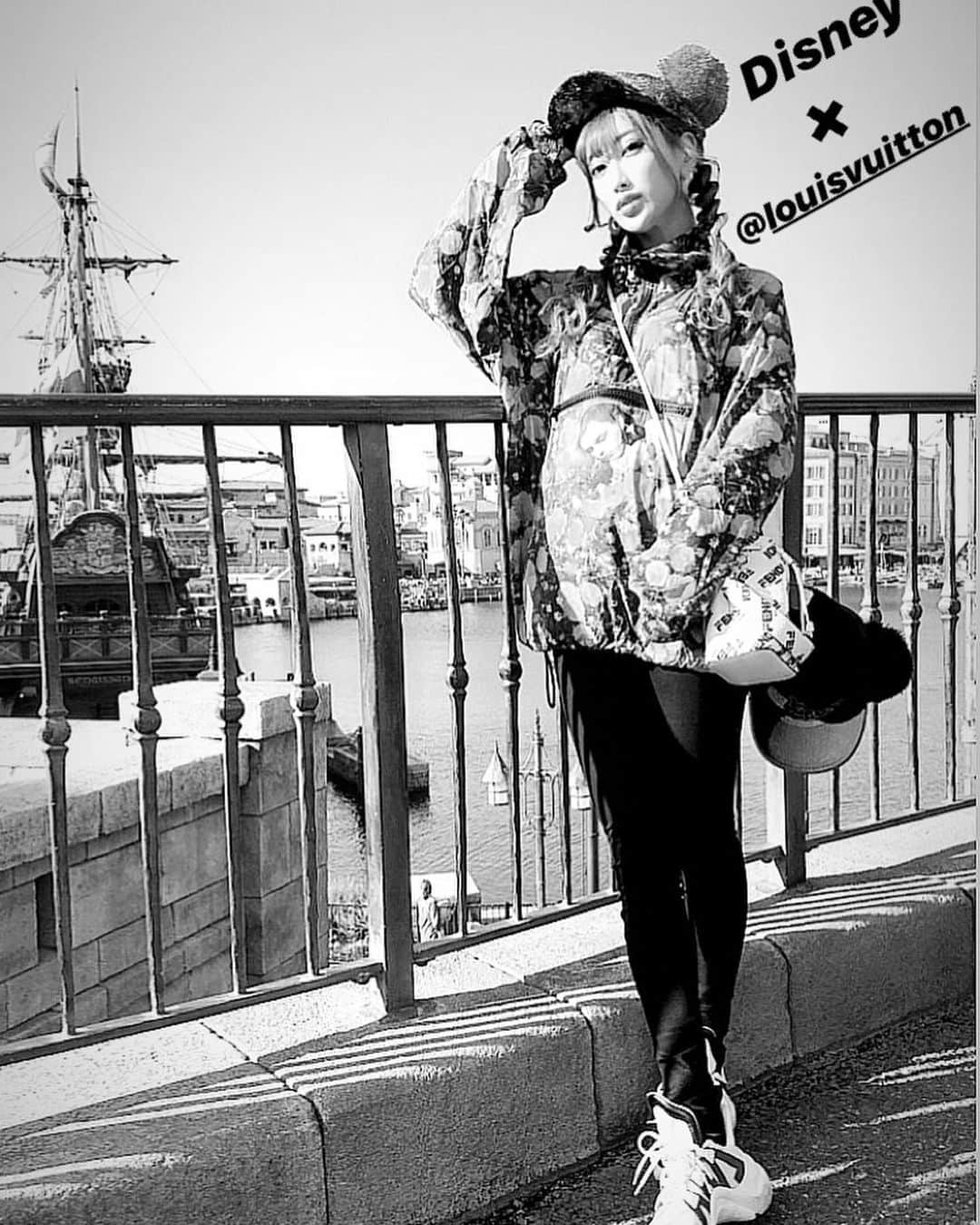 AIKAさんのインスタグラム写真 - (AIKAInstagram)「Disney × Louis Vuitton🐭🏰👚 #aika #disney #disneysea #louisvuitton #fashion #ootd」5月27日 2時52分 - aika_honmono