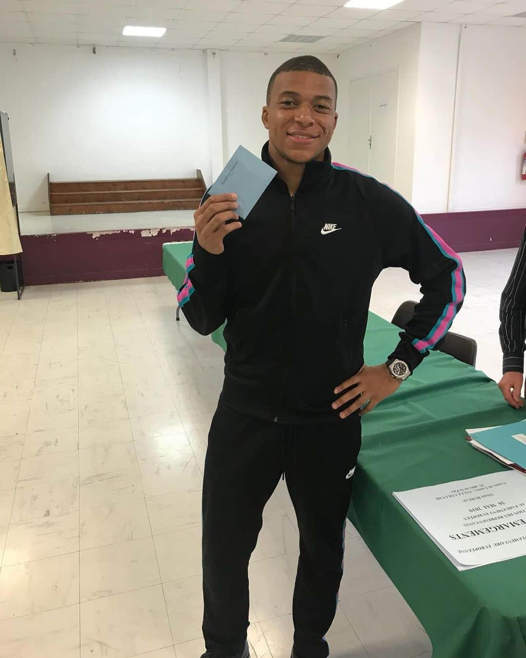 キリアン・エムバペさんのインスタグラム写真 - (キリアン・エムバペInstagram)「A VOTÉ ✔️🇫🇷🇪🇺...」5月27日 2時51分 - k.mbappe