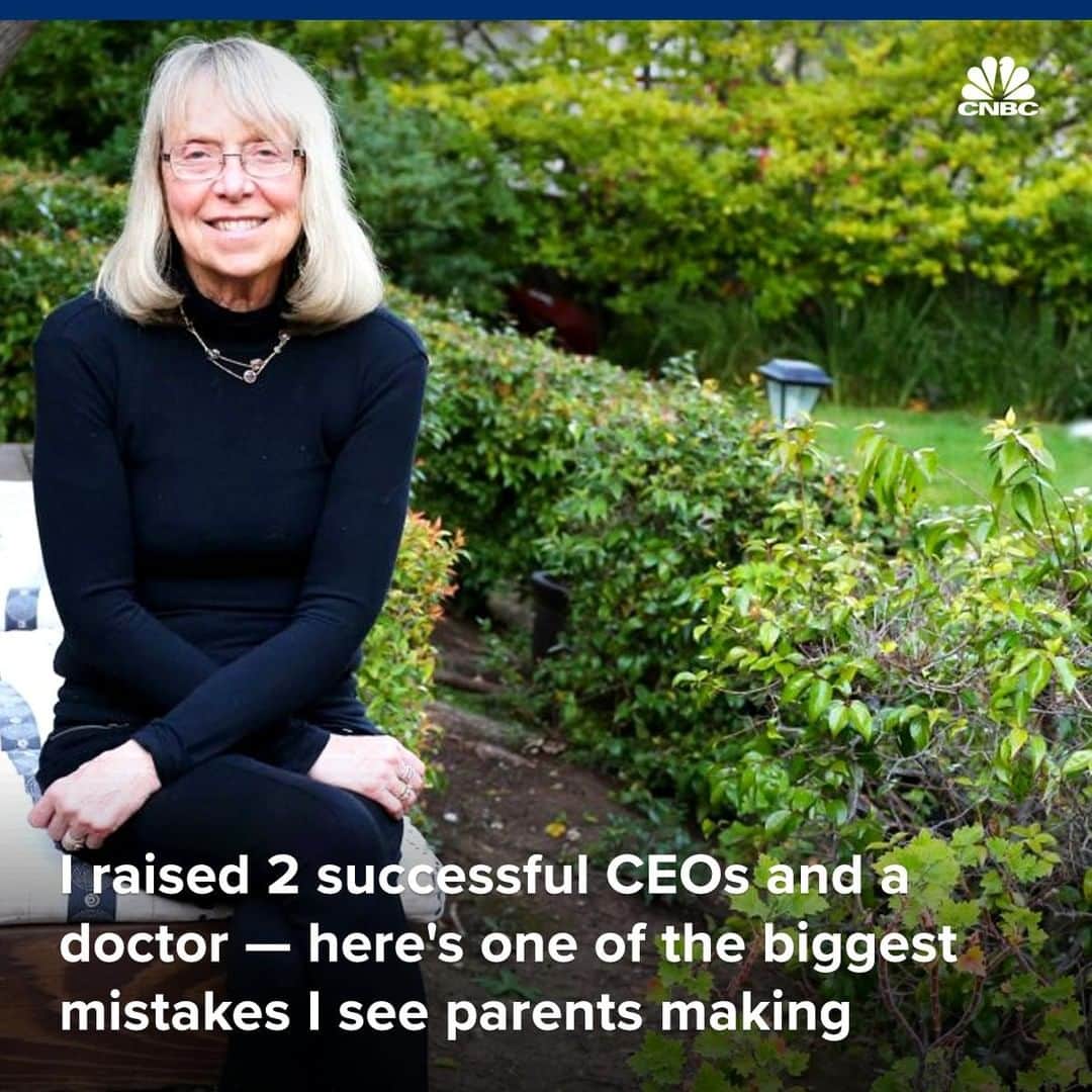 CNBCさんのインスタグラム写真 - (CNBCInstagram)「with @cnbcmakeit: All three of Esther Wojcicki's daughters have turned out to be accomplished, caring and capable people.⠀ ⠀ Susan is the CEO of YouTube, Janet is a professor of pediatrics, and Anne is the co-founder and CEO of 23andMe. They rose to the top of ultra-competitive, male-dominated professions.⠀ ⠀ Parents constantly ask Wojcicki for advice. Through her decades of experience as a mother, grandmother and educator, she has identified several fundamental values that help kids achieve success.⠀ ⠀ One of these values is kindness, and it's one that some parents fail to teach their kids.⠀ ⠀ More at the link in bio.⠀ *⠀ *⠀ *⠀ *⠀ *⠀ *⠀ *⠀ *⠀ #business #parenting #entrepreneurship #success #money #goals #lifegoals #proud #professional #progress #nextlevel #cnbc #cnbcmakeit #makeit」5月27日 2時55分 - cnbc