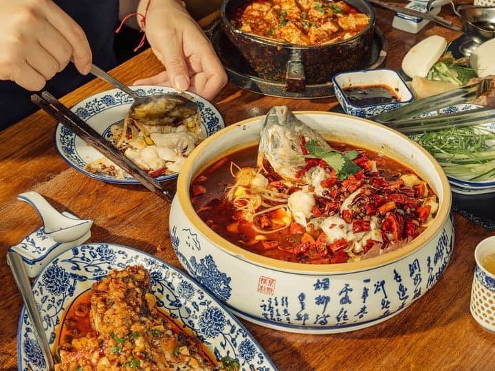 The New Yorkerさんのインスタグラム写真 - (The New YorkerInstagram)「Szechuan Mountain House, with its koi pond, bamboo groves, and delicately pruned bonsai, styles China’s most famous regional cuisine for the ambience-conscious age. The menu includes dry-fried whole striped bass with chili sauce, jiang stew fish, and mapo tofu, but you should skip the staples in favor of the beast, fish, or fowl—like pig intestines, rabbit loin, or braised frog. Tap the link in our bio to read Jiayang Fan’s review. Photograph by @ColeWilson.」5月27日 3時07分 - newyorkermag