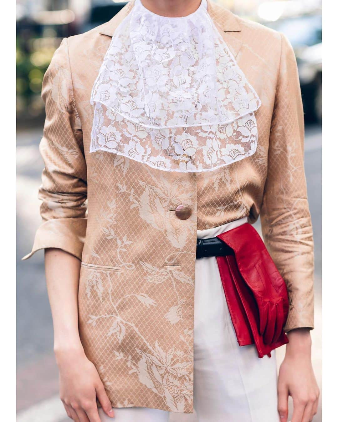 Harajuku Japanさんのインスタグラム写真 - (Harajuku JapanInstagram)「21-year-old Japanese model Minori (@__stylescrapbook) on the street in Harajuku. He’s wearing a vintage equestrian-inspired look with a white lace cravat, red gloves, and heeled faux crocodile boots from Zara.」5月27日 3時17分 - tokyofashion