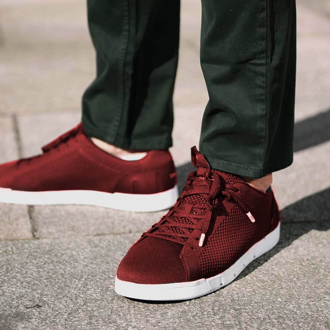 スイムズのインスタグラム：「Get your kicks in our Breeze Tennis Knit Sneakers, now in more colors for summer. #SS19 #mensstyle #shoesoftheday #sneakers」