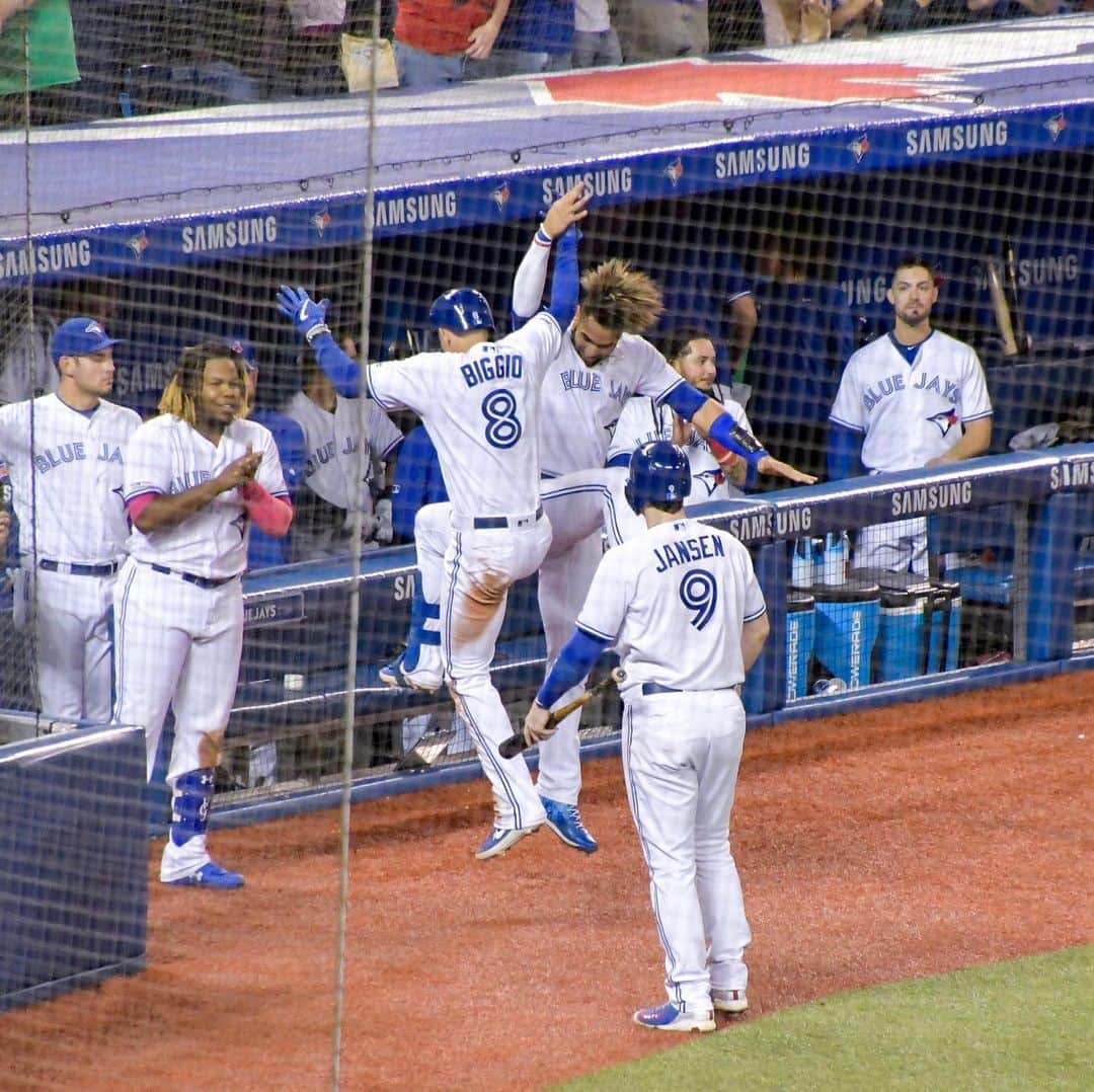 トロント・ブルージェイズさんのインスタグラム写真 - (トロント・ブルージェイズInstagram)「Caven’t you heard? @cb_2_3 just hit his first BOMB! #LetsGoBlueJays」5月27日 3時39分 - bluejays