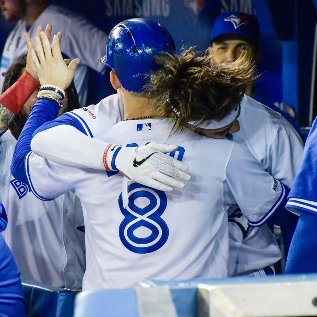 トロント・ブルージェイズさんのインスタグラム写真 - (トロント・ブルージェイズInstagram)「Caven’t you heard? @cb_2_3 just hit his first BOMB! #LetsGoBlueJays」5月27日 3時39分 - bluejays