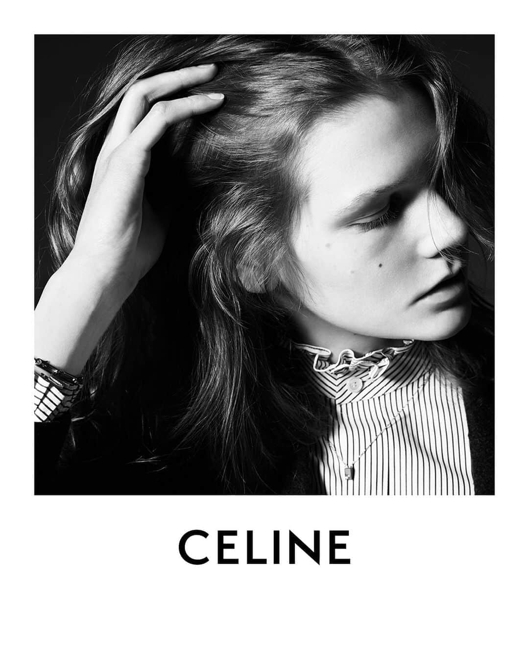 Celineさんのインスタグラム写真 - (CelineInstagram)「CELINE WINTER 19 PART 1 CELINE SENTIMENTAL NECKLACE IN YELLOW GOLD ⠀⠀⠀⠀⠀⠀ MARLAND PHOTOGRAPHED IN PARIS JANUARY 2019  AVAILABLE NOW IN STORE AND CELINE.COM ⠀⠀⠀⠀⠀⠀ #CELINEBYHEDISLIMANE」5月27日 3時48分 - celine