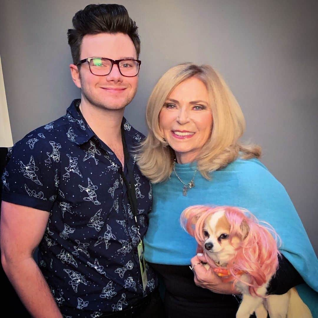 クリス・コルファーのインスタグラム：「5/26/19 Via @chriscolfer Twitter  I don’t mean to brag, but my bestie has superpowers 😜 Loved seeing @CharMargolis in action at @rupaulsdragcon yesterday! 🤗🤗🤗#DragCon . . . . . . . . . . . . .  #QOTD: None — Have a nice Sunday everyone 💛 - - - #chriscolfer #dragcon #dragcon2019」