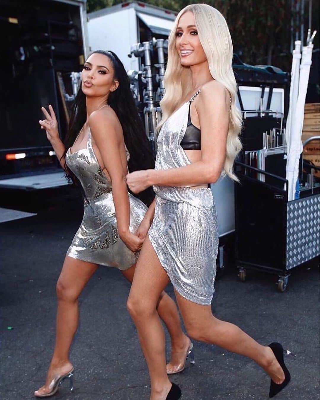 E! Onlineさんのインスタグラム写真 - (E! OnlineInstagram)「Kim Kardashian and Paris Hilton are transporting us back to 2006 in a new NSFW music video...Watch them work together again for Paris’ “My Best Friend’s Ass" at the link in our bio. (📷: @kimkardashian, FilmMagic)」5月27日 4時10分 - enews