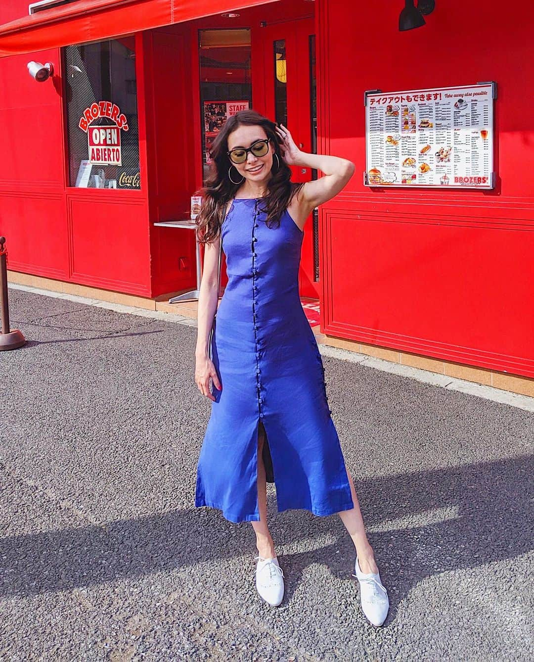 シャウラさんのインスタグラム写真 - (シャウラInstagram)「Super chill Sunday consisting of trying a new burger joint. Stay tuned for the review! Also, loving the fact that I can wear cute summer dresses. My favorite season is officially here.  今日はまったりな日曜日。ニューバーガーをトライしに行ってきました。シャウラのバーガーレビューはまた後ほど。 東京は暑が、サマードレスがかわいい季節。夏女、元気です。 #ootd Dress-  @lacademie_  @revolve  #fashion #style #revolve」5月26日 19時11分 - shaula_vogue