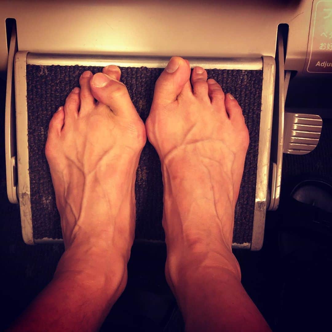 武井壮さんのインスタグラム写真 - (武井壮Instagram)「足の親指はこうしてるのが心地いい。。」5月26日 19時12分 - sosotakei