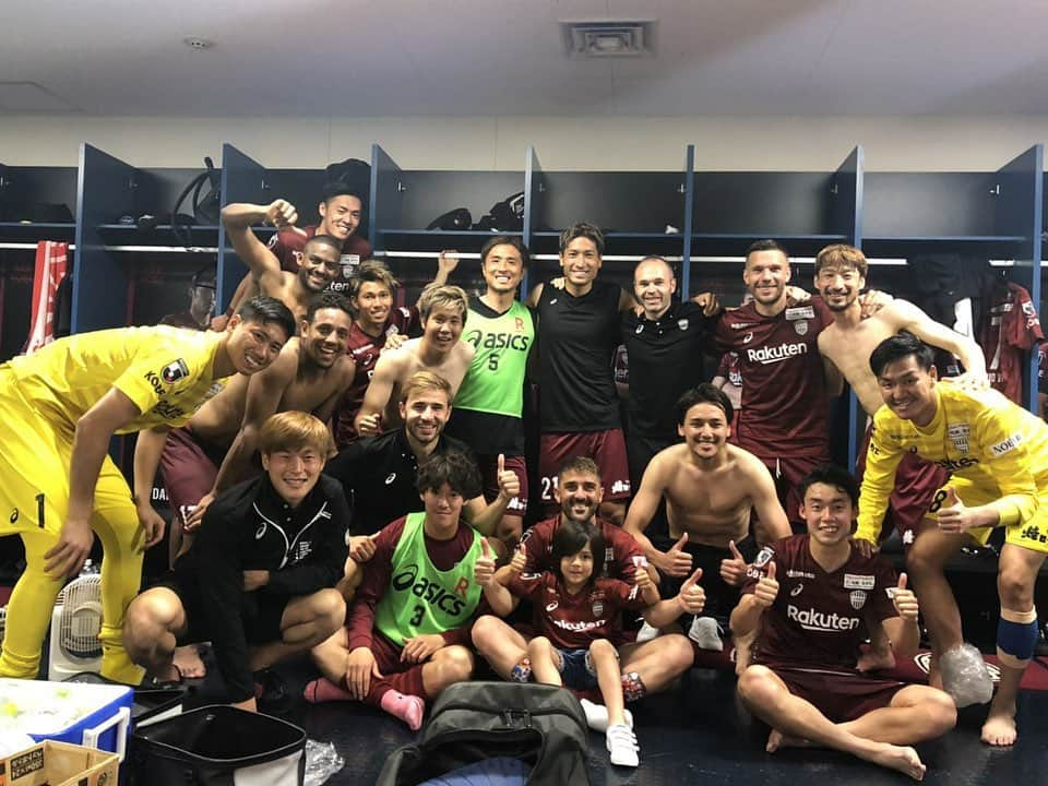 アンドレス・イニエスタさんのインスタグラム写真 - (アンドレス・イニエスタInstagram)「Vamos @visselkobe 💪🏻💪🏻」5月26日 19時15分 - andresiniesta8