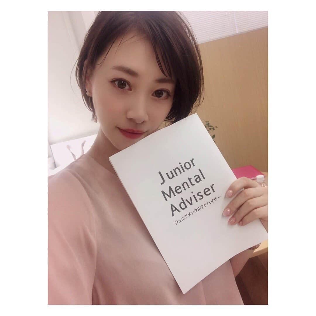 中村果生莉さんのインスタグラム写真 - (中村果生莉Instagram)「☺️✨ . . 今日は朝から約6時間のジュニアメンタルアドバイザーの資格取得クラスの講師！  からの  パーソナルトレーニング！！ . . 休む間もなく話し続けて喉が痛い😂笑  頭もパンク寸前！笑  でもやりがいしかない仕事だとつくづく感じる。  受講生や来てくれたお客様の、話しながらどんどん変化していくスッキリした笑顔がやっぱり何よりも見たいんだな☺️👍 . . ゴルフボールは集中力のトレーニングです！！笑 . . #メンタルトレーナー #メンタルトレーニング #ジュニアメンタルアドバイザー #メンタルアドバイザー #資格 #パーソナルトレーニング #okライン  #リコレクト」5月26日 19時26分 - kaori.nakamura_0226