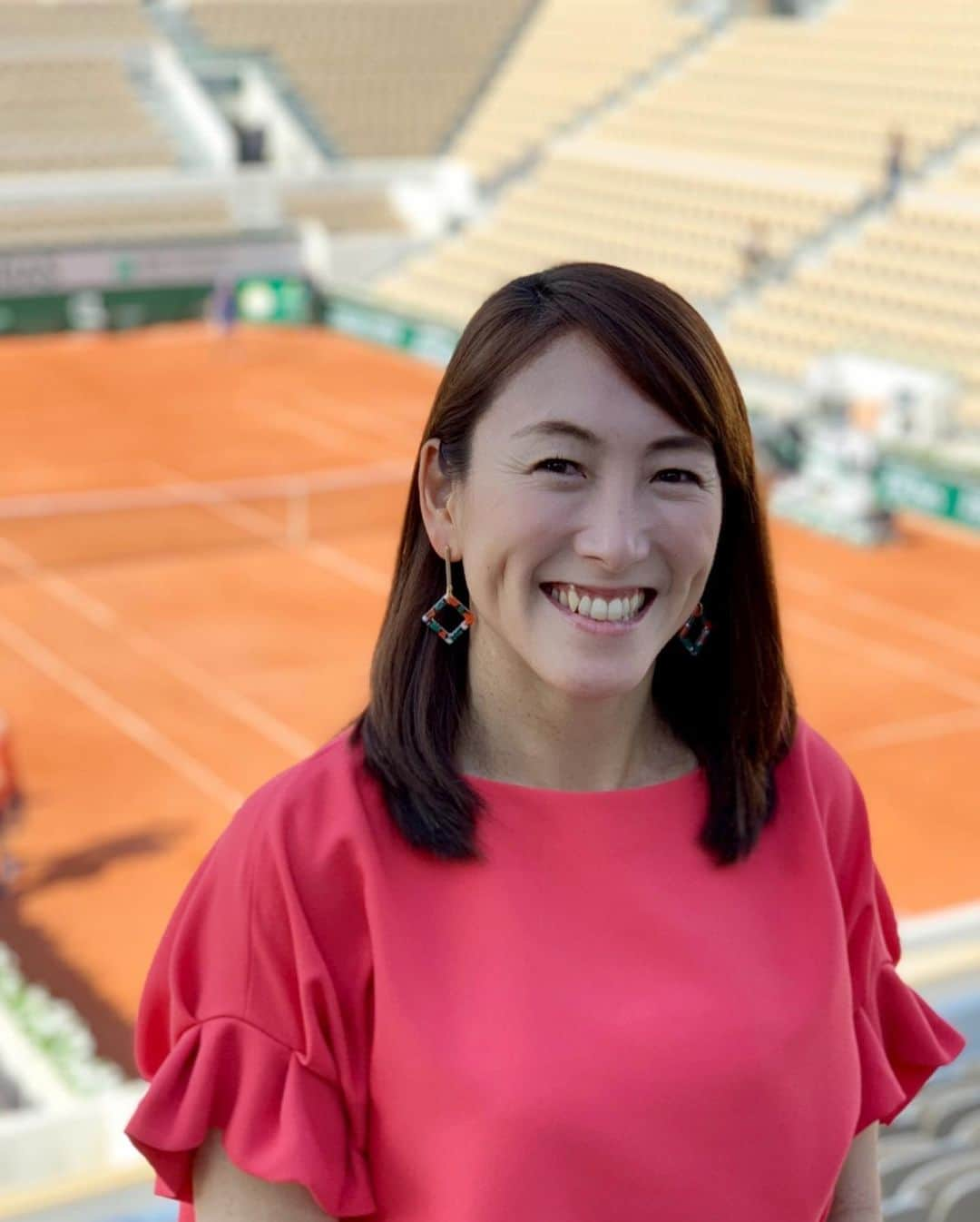 杉山愛さんのインスタグラム写真 - (杉山愛Instagram)「🎾全仏オープンテニス2019🎾 いよいよ開幕✨ 今日のスーザンランラン2試合目に錦織選手登場しまーす🤗 頑張れ  KEI👍  #全仏オープン開幕  #mon  amie #racea」5月26日 19時36分 - aisugiyamaofficial