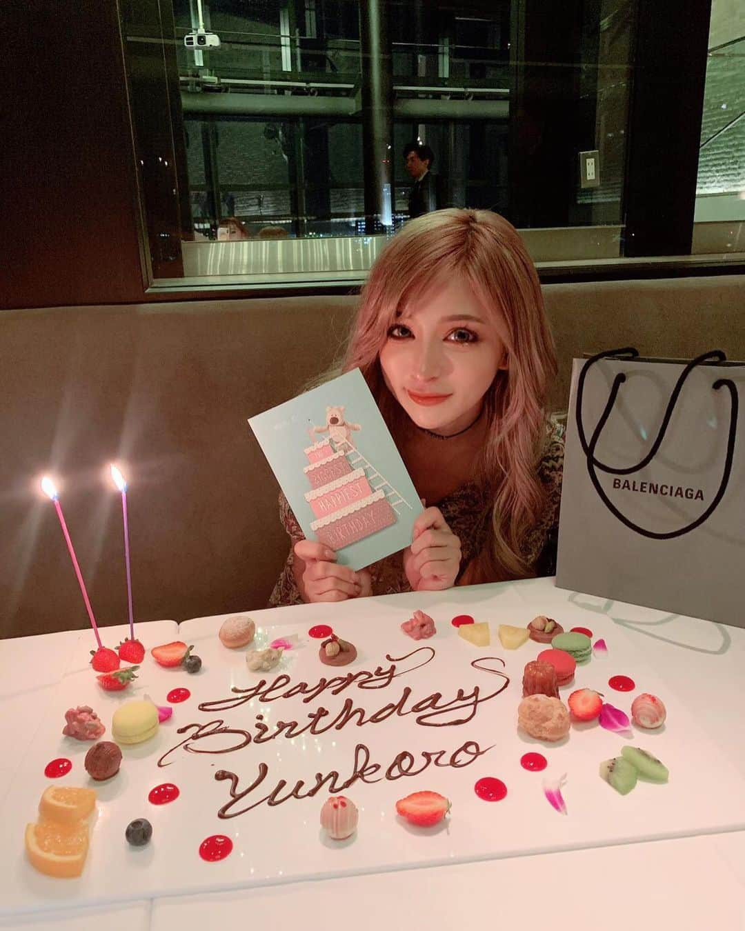 八鍬里美さんのインスタグラム写真 - (八鍬里美Instagram)「ゆんちゃん @yunkoro519  の誕生日会🎂💕 出会ったときはまだお互い高校生で、今でもこうやって毎年お祝いできてうれしい🥺🌟 昔から変わらず優しくてストイックな子💕 尊敬できるところがいっぱい🧡 いつまでも仲良くいられますように💫 . #お誕生日#HPB#なかよし#fishbanktokyo#銀座#女子会#ガールズトーク#10年の仲」5月26日 19時46分 - satomi_yakuwa