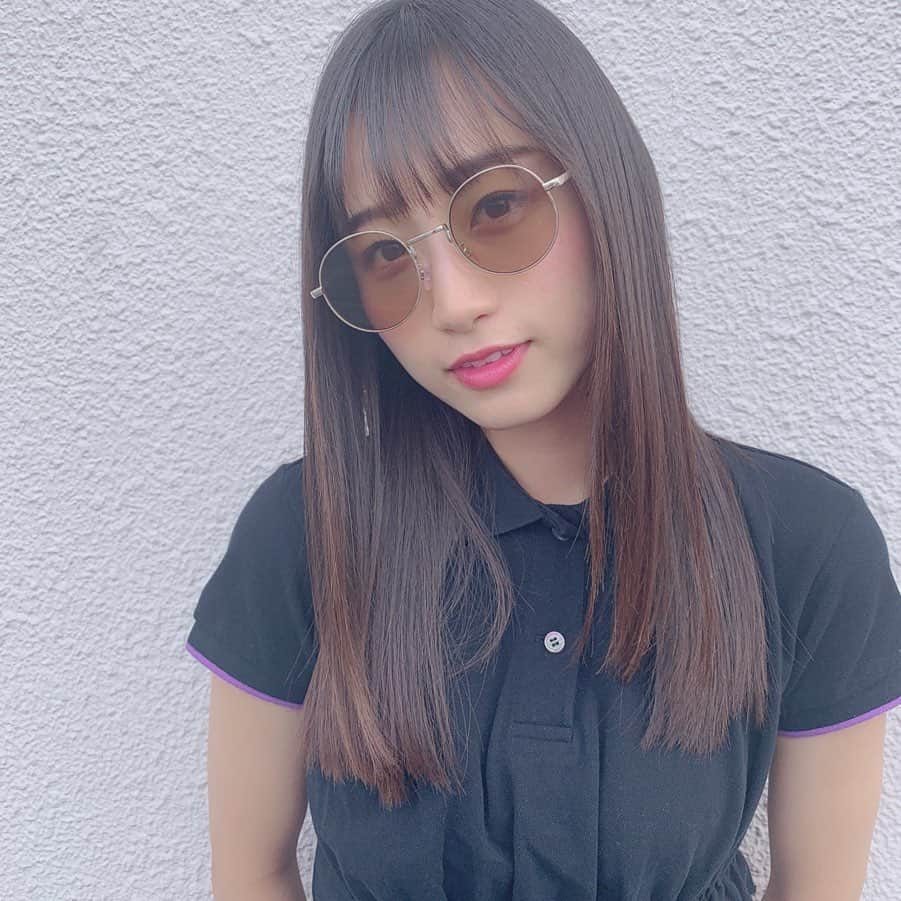 鈴木えりかさんのインスタグラム写真 - (鈴木えりかInstagram)「. 夏きた、乗り切れるか🤨 . 髪の毛茶色く見えるけど まだ人生で一度も 染めたことありません(´⊙ω⊙`) . . . . #太陽 #本気出してきた #サングラス #欲しかった #😎 #instalike #instagood #me」5月26日 20時01分 - eripuu0713