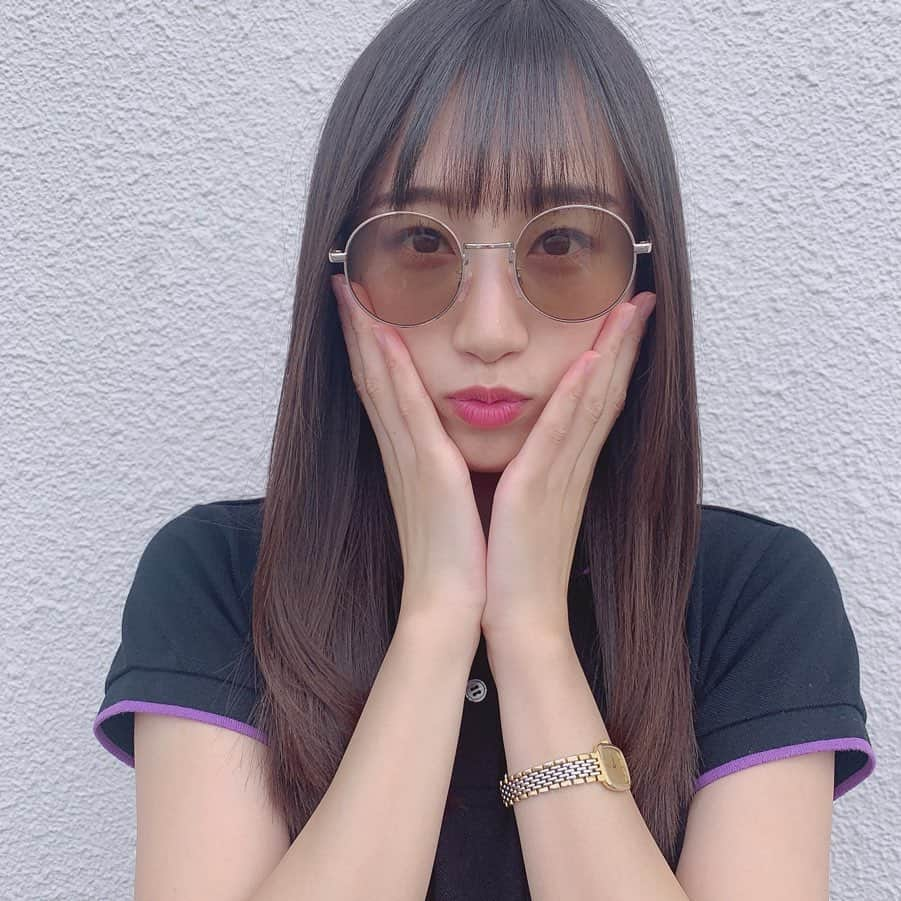 鈴木えりかさんのインスタグラム写真 - (鈴木えりかInstagram)「. 夏きた、乗り切れるか🤨 . 髪の毛茶色く見えるけど まだ人生で一度も 染めたことありません(´⊙ω⊙`) . . . . #太陽 #本気出してきた #サングラス #欲しかった #😎 #instalike #instagood #me」5月26日 20時01分 - eripuu0713