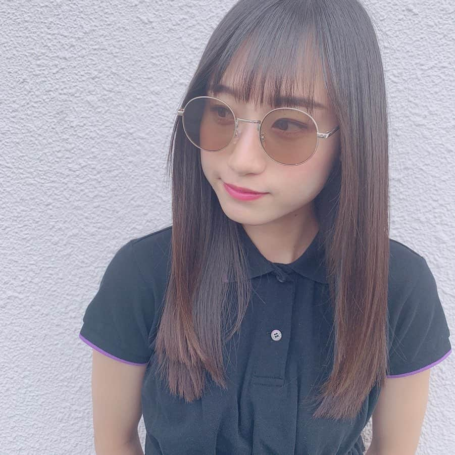 鈴木えりかさんのインスタグラム写真 - (鈴木えりかInstagram)「. 夏きた、乗り切れるか🤨 . 髪の毛茶色く見えるけど まだ人生で一度も 染めたことありません(´⊙ω⊙`) . . . . #太陽 #本気出してきた #サングラス #欲しかった #😎 #instalike #instagood #me」5月26日 20時01分 - eripuu0713