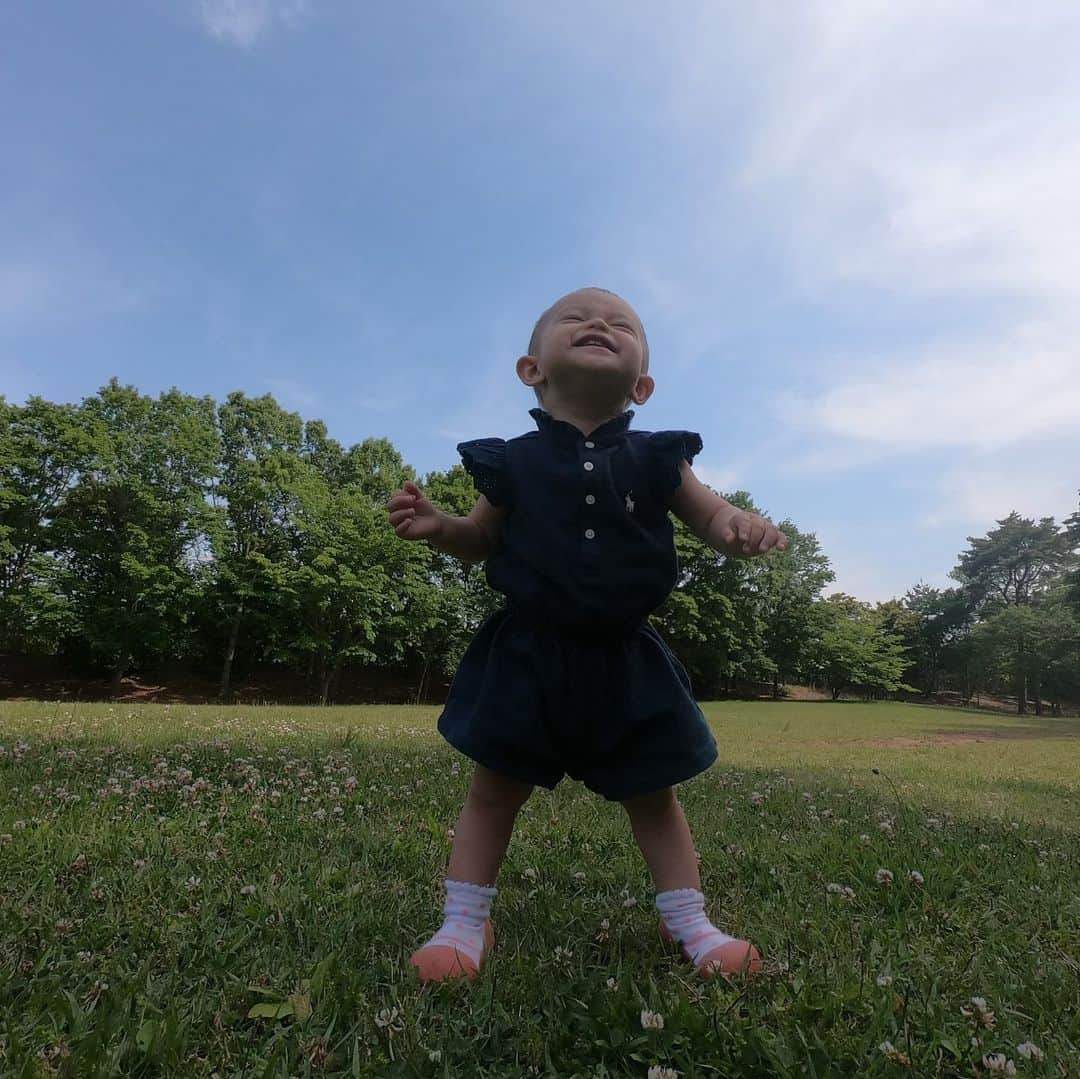 Adamのインスタグラム：「Happy Birthday to the biggest (?), the best, better than the rest....if she was a sword she’d be called LIGHTBRINGER, but she’s a kid so she’s called Olive. My #1 ❤️❤️❤️」