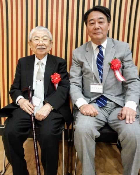海江田万里さんのインスタグラム写真 - (海江田万里Instagram)「漢字・漢文の振興を目指す「斯文会(しぶんかい)」の100周年記念の会が催され、理事長の石川忠久先生よりお招きを受け、お祝いを述べました。 新聞などで報道されたように石川先生は、改元に際して新元号候補考案者の一人でした。先生が提案した「万和」は採用には至りませんでしたが、日本を代表する漢詩・漢学の第一人者である学者です。お祝いの挨拶の中で石川先生のご長寿と斯文会の隆盛を祈りました。  #立憲民主党　#衆議院議員　#海江田万里　#石川忠久」5月26日 20時03分 - kaiedabanri