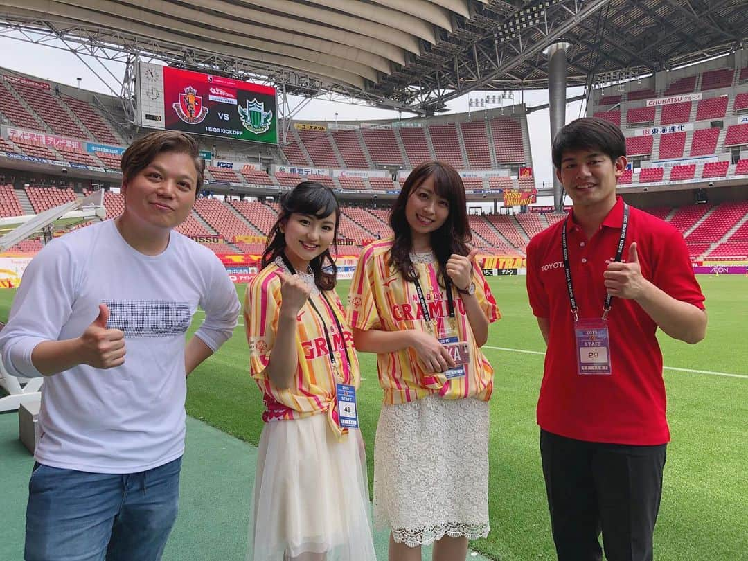 今川あかりのインスタグラム：「本日は名古屋グランパスの試合のハーフタイムのガールズフェスタバズーカタイムに参加させていただきました🌟 小塚崇彦さん、YO!YO!YOSUKEさん、ミスキャンパスの皆さんとご一緒しました✨ 観客の皆さま、楽しんでいただけましたでしょうか😆🌟 白熱した試合でした🔥🔥 #名古屋グランパス #サッカー #jリーグ #サッカー観戦 #豊田スタジアム #ガールズフェスタ #バズーカタイム #20190526」