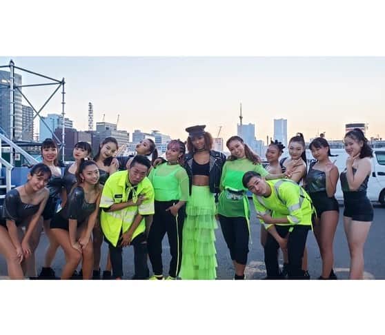 Nazukiさんのインスタグラム写真 - (NazukiInstagram)「2019.5/25 今年もY-160に、 Crystal Kay Live ダンサーとして、出演しました‼️ 毎年出演させてもらってるけど、ほんと楽しいイベント👏🏻 今年は規模も大きく、お客さんがパンパンで、天気も最高で、気持ちよかったー✨✨✨ 楽しかったー❤️❤️❤️ 今年も10人のGirls Dancer達に出演してもらい、大人数でサポートしました👏🏻👏🏻 みんなありがとう💕💕 一足先に夏フェスな感じで、最高でした😍😍 花火もサプライズで上がり、いいポジションで観れたし🎇  レンもライブ盛り上げてgogoしていたみたい😍😍 #crystalkay #live #dancer #dance #coreography  #y160 #yokohama #横浜開港祭 #クリスタルケイ #バックダンサー」5月26日 20時10分 - nazuki_08