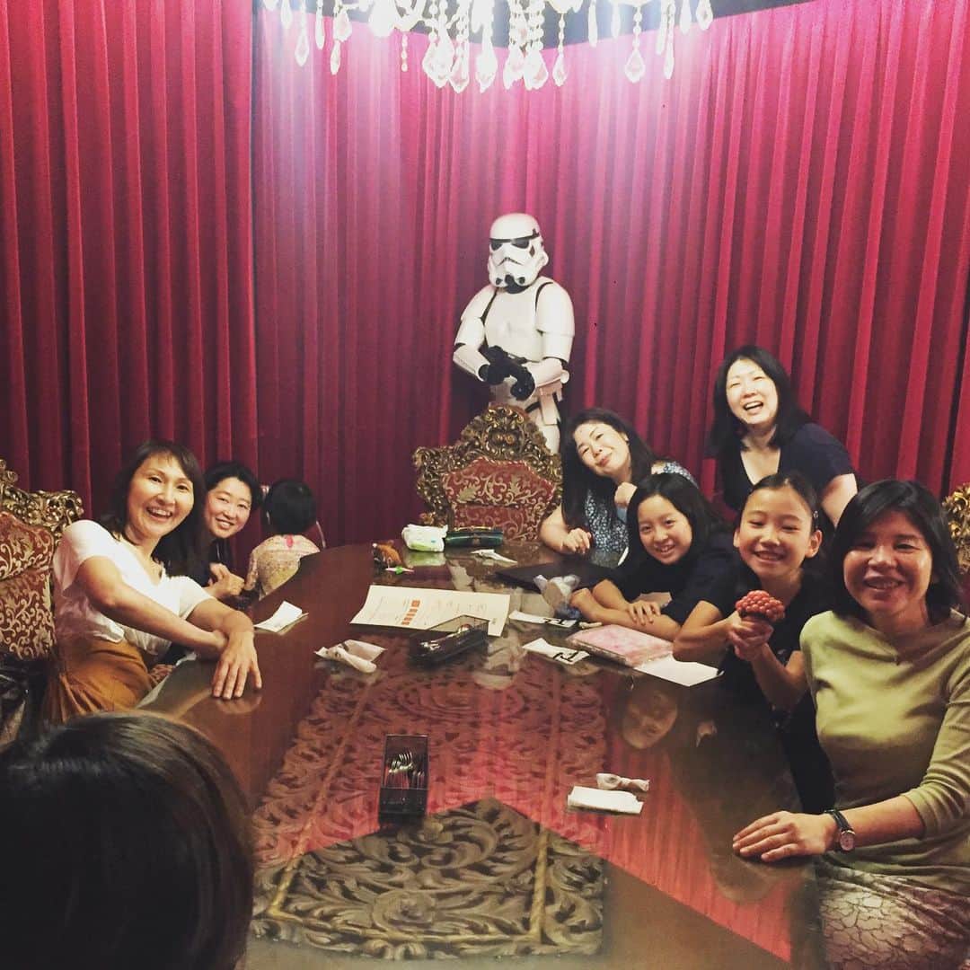 有坂美香さんのインスタグラム写真 - (有坂美香Instagram)「#ツルピカタマゴちゃん  うしろ、うしろ〜！ #SunshowerTOKYO のレッスン後に生徒さん達に連れて行っていただきました！  皆さんありがとうございました❣️ #stormtrooper」5月26日 20時21分 - mikaarisaka