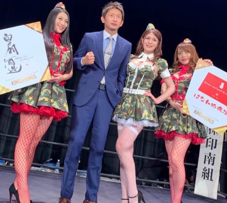 橘メアリーさんのインスタグラム写真 - (橘メアリーInstagram)「King Of Kings はじめてのラウンドガール の経験をしました🐻🍌 楽しかったな😘 ・ ・ 格闘技をちゃんと見るのも初めて なのに直接目の前で試合してるの 本当に新鮮だったな… めっちゃ真剣に見ちゃったあ ・ ・ いや〜筋肉っていいね 特に背中！！そそられるううう 汗したたる背中舐めたい🤤🤤🤤 ・ ・ ってゆうのはこんくらいとして、 今日は本当にありがとうございました！ またやりたいなー！！！💖 ・ ・ #橘メアリー #セクシー女優  #ラウンドガール  #kingofkings #kickboxing  #総合格闘技」5月26日 20時36分 - tachibanamary