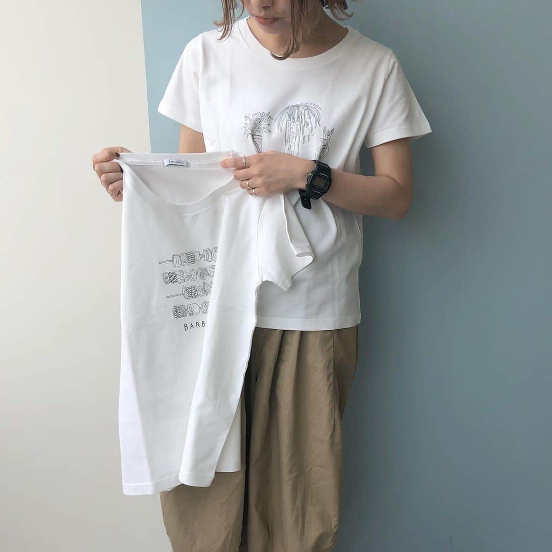 オーバーライドさんのインスタグラム写真 - (オーバーライドInstagram)「⚪︎ いくつあっても足りない白T！ カオリノモリからオリジナルのTシャツが登場。 柄はFARM/BARBECUE/VEGETABLEの3種類。 ・ ・ #カオリノモリ #kaorinomori #ポタジェT #Tシャツ #白T #オリジナルTシャツ #coordinate #summer #tshirt」5月26日 20時36分 - kaorinomori_official