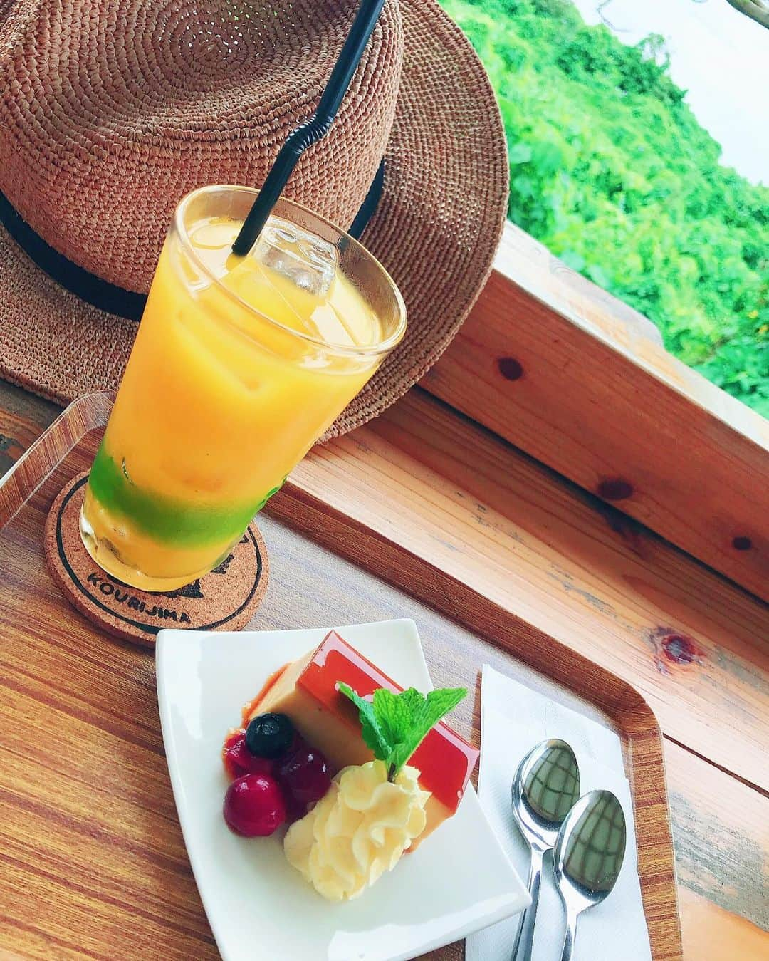 市川愛さんのインスタグラム写真 - (市川愛Instagram)「ハンモックcafe☕️島ぷりんおいしい✨ ・ ・ ・ ・ ・ ・ ・ ・ ・  #沖縄カフェ #古宇利島 #ハンモックカフェ #トロピカルジュース #ガジュマルロック #旅好き女子 #今帰仁」5月26日 20時35分 - pkmnai