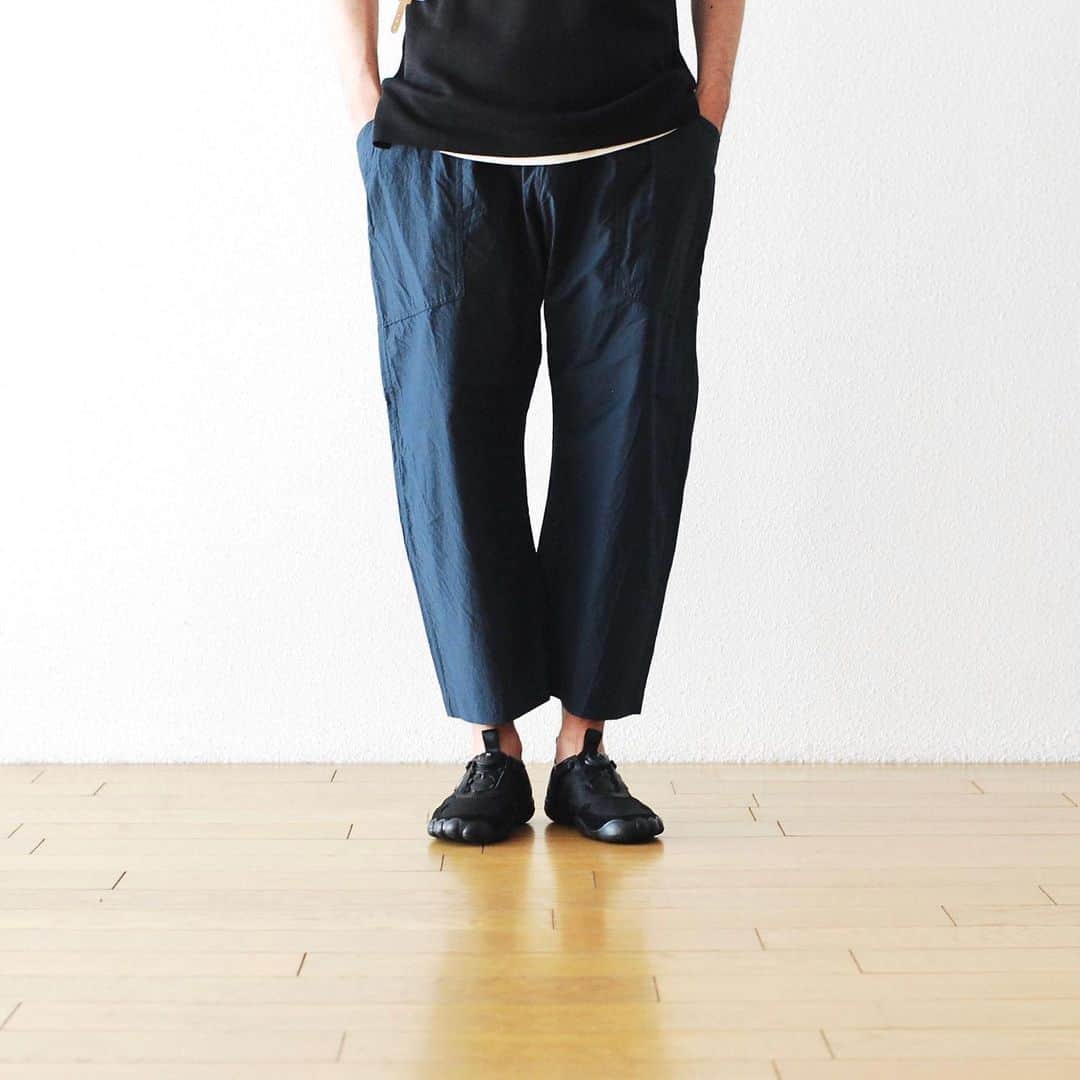 wonder_mountain_irieさんのインスタグラム写真 - (wonder_mountain_irieInstagram)「_ ts(s) / ティーエスエス (#ts_s) “Loose Fit Cropped Pants -Cotton Silk Micro Faille Cloth-“ ￥35,640- _ 〈online store / @digital_mountain〉 http://www.digital-mountain.net/shopdetail/000000009363/ _ 【オンラインストア#DigitalMountain へのご注文】 *24時間受付 *15時までのご注文で即日発送 *1万円以上ご購入で送料無料 tel：084-973-8204 _ We can send your order overseas. Accepted payment method is by PayPal or credit card only. (AMEX is not accepted)  Ordering procedure details can be found here. >>http://www.digital-mountain.net/html/page56.html _ #nanamica  #THENORTHFACEPURPLELABEL  #ナナミカ #ザノースフェイスパープルレーベル tee→ #KAPTAINSUNSHINE ￥18,360- shoes→ #spectusshoeco ￥39,360- _ 本店：#WonderMountain  blog>> http://wm.digital-mountain.info/blog/20190526-1/ _ 〒720-0044 広島県福山市笠岡町4-18 JR 「#福山駅」より徒歩10分 (12:00 - 19:00 水曜定休) #ワンダーマウンテン #japan #hiroshima #福山 #福山市 #尾道 #倉敷 #鞆の浦 近く _ 系列店：@hacbywondermountain _」5月26日 20時36分 - wonder_mountain_