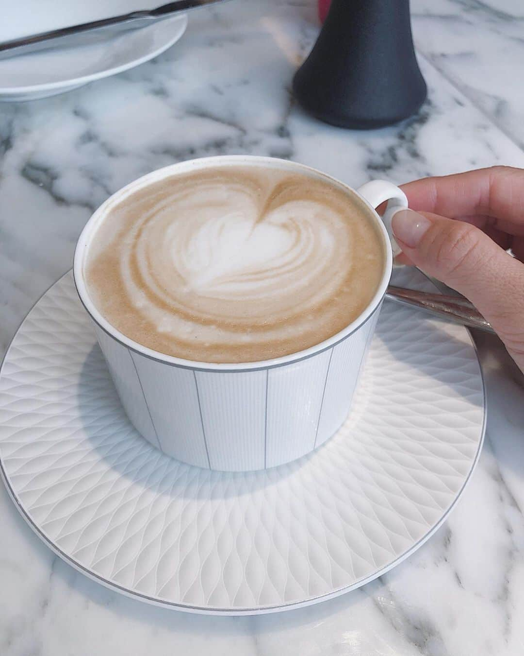 翁安芸さんのインスタグラム写真 - (翁安芸Instagram)「Breakfast 🥞🍳🥯💕 マンダリンホテルでの朝食。写真にはないですがお粥も美味しかったです！子供のお絵描きや塗り絵もかしてくれて、香港はどこも子連れに優しいお店ばかりで助かります💛 #breakfast #hongkong #香港 #mandarinoriental」5月26日 20時37分 - akinyc