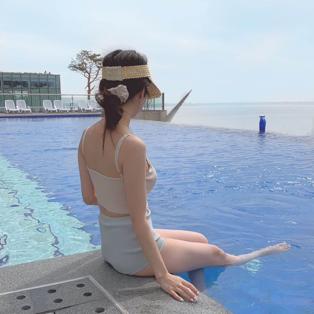 ➕NACOさんのインスタグラム写真 - (➕NACOInstagram)「Infinity pool 🐋 温水が気持ちよくて、 本当にリラックスできた😌 . 今年の水着はこれに決定✨ . #髪の毛ボサボサなのが残念ㅠㅠ #水着 #韓国水着」5月26日 20時34分 - naco322