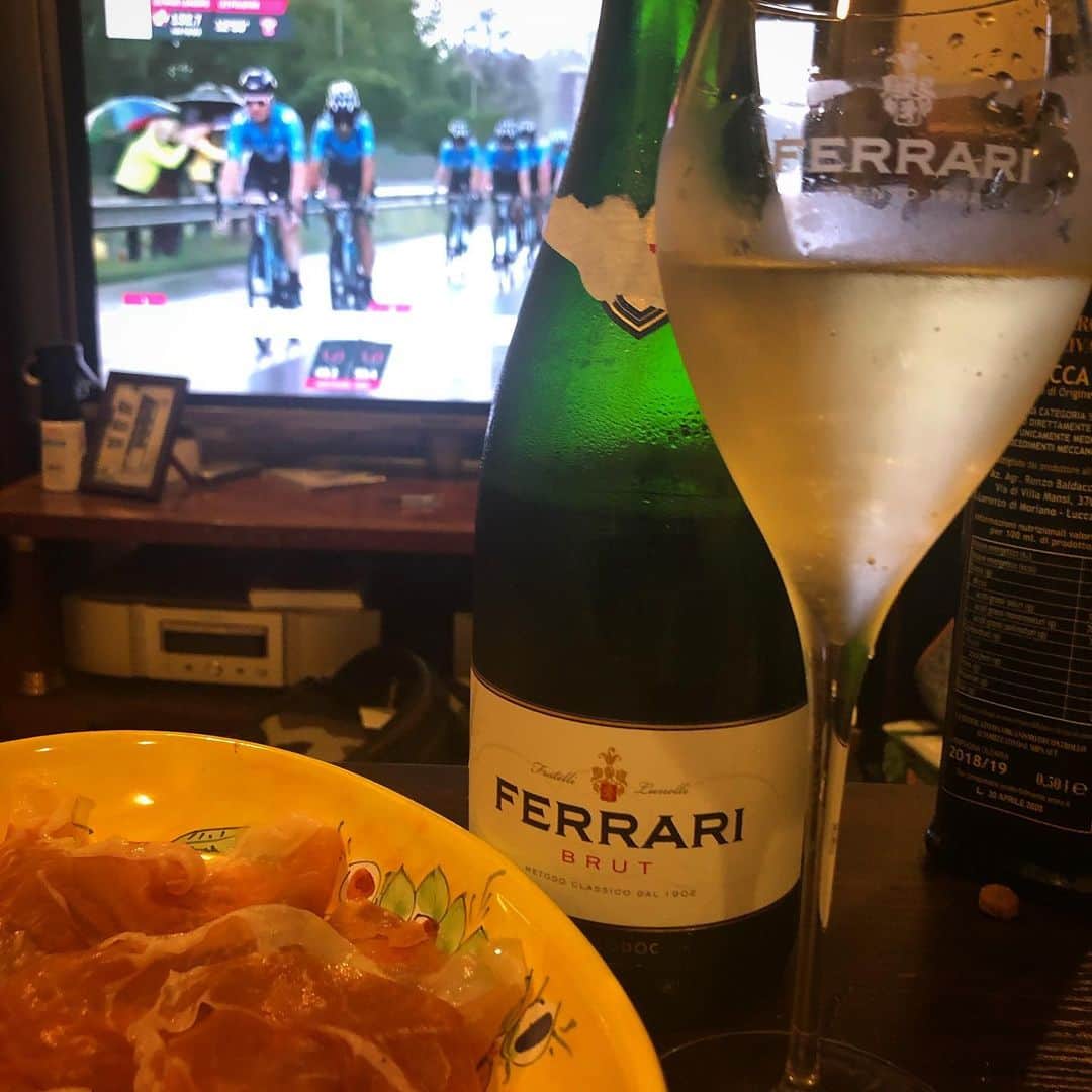 宮澤崇史さんのインスタグラム写真 - (宮澤崇史Instagram)「Giro d’Italia 15ステージ #ferrari #vinoferrari #brut #awa #ジロ・デ・イタリア ＃フェラーリ」5月26日 20時44分 - vino_takshi