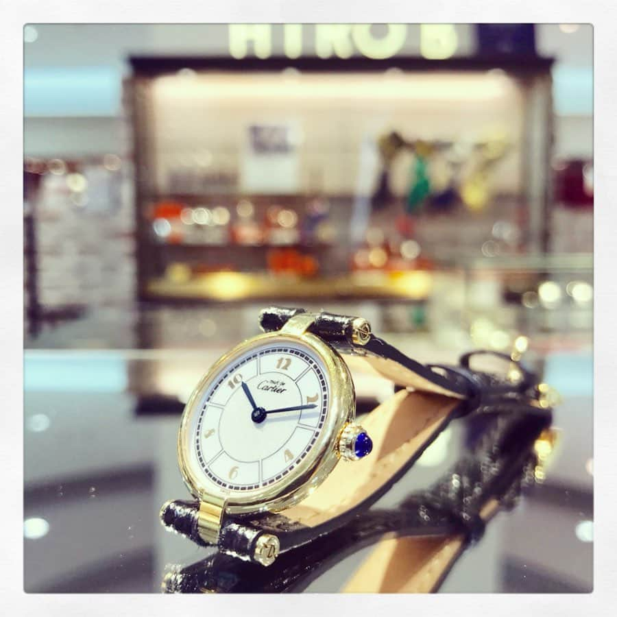 HIROBさんのインスタグラム写真 - (HIROBInstagram)「【HIROB札幌店】﻿ Vintage must de Cartier Vendome  人気の文字盤のヴァンドーム型が入荷しております。﻿ ﻿  お問い合わせはHIROB札幌店まで。﻿ 011-209-5119﻿ #Antique﻿﻿ #アンティーク﻿﻿ #vintage﻿﻿ #ヴィンテージ﻿﻿ #fashionista﻿﻿ #instagood﻿﻿ #OOTD﻿﻿ #love﻿﻿ #YOLO﻿﻿ #accessories﻿﻿ #アクセサリー﻿﻿ #Fashion﻿﻿ #時計﻿﻿ #腕時計﻿﻿ #watch﻿﻿ #自分へのご褒美﻿﻿ #baycrews﻿﻿ #hirob﻿﻿ #ヒロブ札幌﻿﻿ #札幌ステラプレイス﻿﻿ #stellarplace﻿﻿ #ステラプレイス﻿﻿ #北海道﻿﻿ #hokkaido﻿﻿ #札幌﻿﻿ #sapporo ﻿﻿ #vintageCartier﻿ #アラビア数字」5月26日 20時47分 - hirob.jp