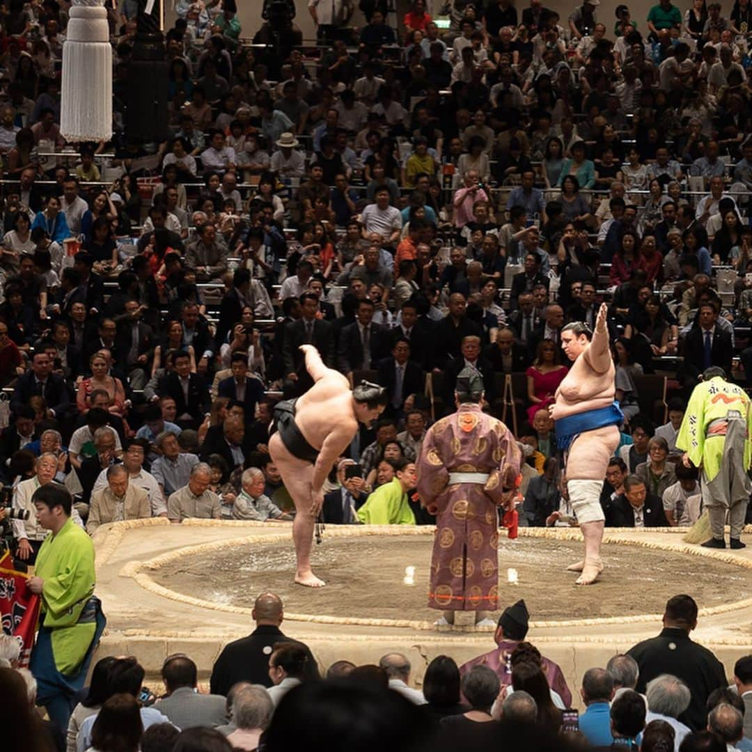 ドナルド・トランプさんのインスタグラム写真 - (ドナルド・トランプInstagram)「‪Tonight in Tokyo, Japan at the Ryōgoku Kokugikan Stadium, it was my great honor to present the first-ever U.S. President’s Cup to Sumo Grand Champion Asanoyama. Congratulations! A great time had by all, thank you @ShinzoAbe!!‬」5月26日 20時50分 - realdonaldtrump