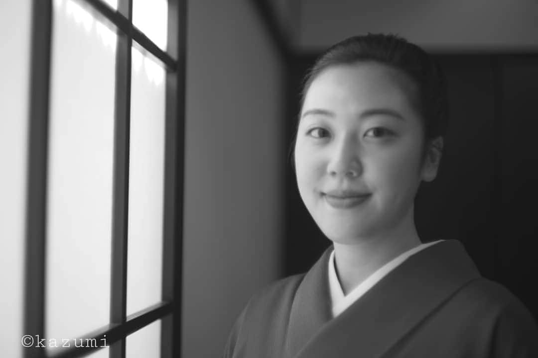 のインスタグラム：「かわいい後輩のんちゃん。 (小池希実)  #leica#leicam10p#summarit#summarit50#summarit50mm#oldlens#ライカ#ライカm10p#ズマリット#ズマリット50mm#オールドレンズ#tokyo#japan#oldlens_tokyo#日舞#日本舞踊#着物#伝統芸能」