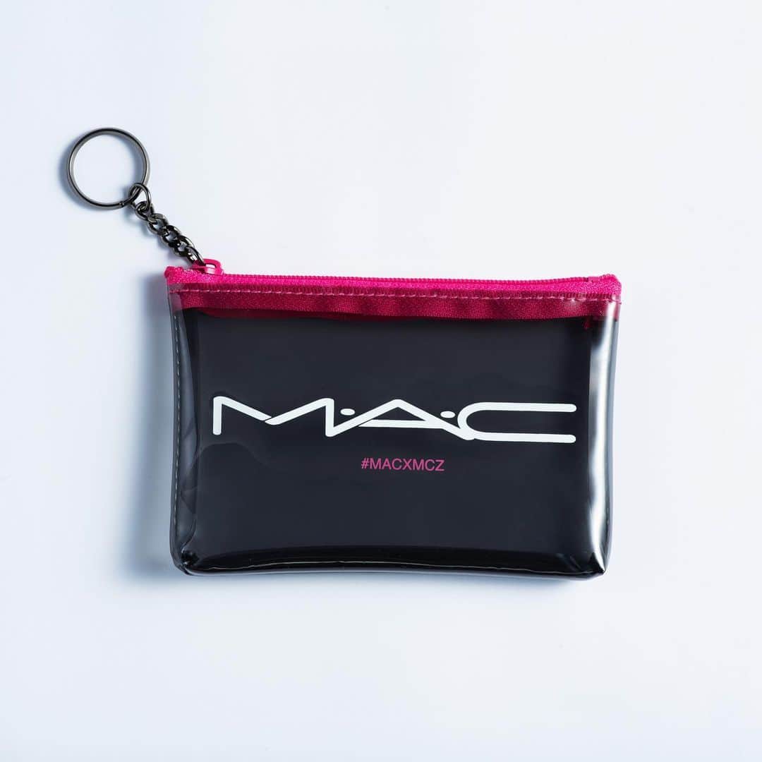 M∙A∙C Cosmetics Japanさんのインスタグラム写真 - (M∙A∙C Cosmetics JapanInstagram)「⠀ いよいよ5/31より、ももいろクローバーZ とM·A·C がコラボレーションしたビジュアルの展開がスタート✨ メイクアップカードとポーチは、何色が出るのかお楽しみ・・・❤️ #MACXMCZ ⠀ #MACXMCZ オリジナルポーチ&メイクアップカードプレゼントキャンペーン M·A·C 公式オンラインショップ、全国のM·A·C 店舗にて対象製品（ヒント オブ カラー リップ オイル又はダズルシャドウ）を１点以上ご購入の方にメイクアップカードを、対象製品を含む3,500 円（税抜）以上ご購入の方にオリジナルポーチをプレゼント！ ⠀ ⠀ *公式オンラインショップ先行開始　5/30（木）AM10:00～なくなり次第終了 *全国店舗　5/31(金) ～ 6/19(水) *全国のM·A·C 店舗にて各日ごとに先着順で限定枚数を配布予定 *メイクアップカード及びポーチのプレゼントはオンラインショップ、店頭共にお1人様1会計(合算不可)につき各1回まで *メイクアップカード及びポーチの種類はお選びいただけません。 ⠀ ↓↓掲載製品↓↓ [ヒント オブ カラー リップ オイル] ドール トゥ ディーバ [ダズルシャドウ] ラストダンス ⠀ ⠀ ⠀ ⠀ ⠀ ⠀ #MACCosmeticsJapan #MACコスメ #MACCosmetics #MAC #コスメ #メイク #ももいろクローバーZ #ももクロ #momoirocloverz #MCZ #コラボ #コラボレーション #限定 #キャンペーン」5月26日 21時00分 - maccosmeticsjapan