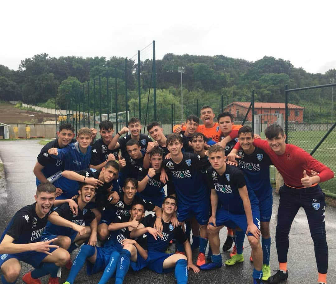 エンポリFCさんのインスタグラム写真 - (エンポリFCInstagram)「'Under 16 di mister Buscè ha superato 2-1 la Roma con le reti di Fazzini e Belluomini e conquistato l'accesso alla Final Four per lo scudetto di categoria 👏👏👏 Gli azzurri giocheranno la semifinale mercoledì 12 giugno, sabato 15 l'eventuale finalissima」5月26日 21時01分 - empoli_fc_official