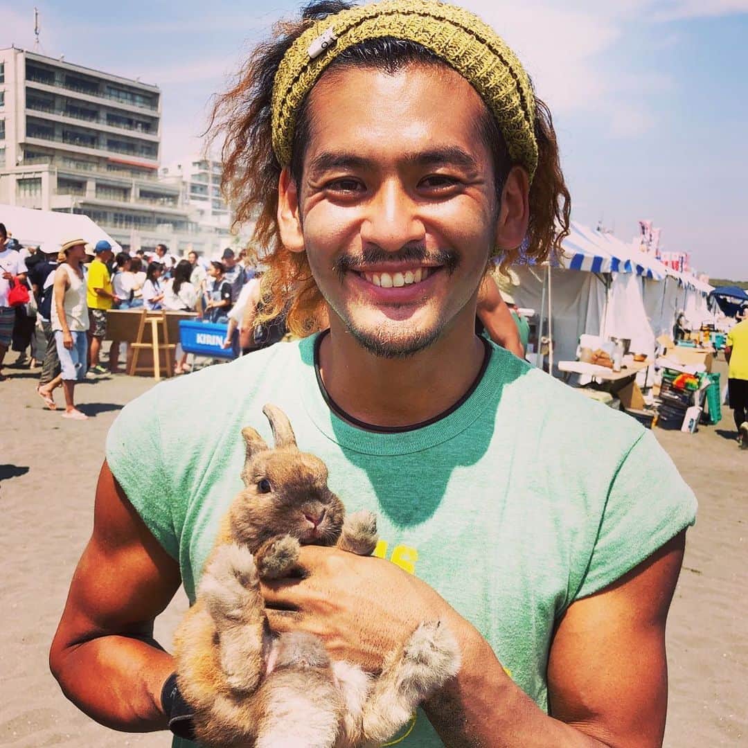 五十嵐恭雄さんのインスタグラム写真 - (五十嵐恭雄Instagram)「2日間 #湘南祭 で #フレスコボール 体験ブース でした！🏓 #ウサギ も体験しに来ました！🐇 一緒に月に帰りました。🌘 #rabbit #茅ヶ崎 #茅ヶ崎サザンビーチ #月 #海 #sea  #beach #ビーチ #ビーチボーイズ」5月26日 21時11分 - yasuo_ikarashi_