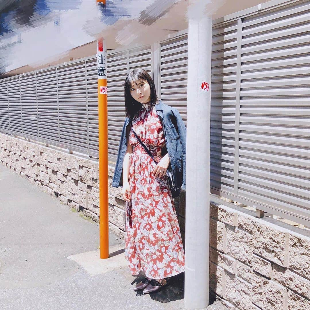 福岡聖菜さんのインスタグラム写真 - (福岡聖菜Instagram)「赤。  おめかしして出かけたい日にぴったりの 綺麗な形のワンピース。 いつかリゾートにも着ていきたいなぁ  one-piece→ #ecrin  #初夏コーデ  #ワンピースコーデ  #ワンピース #春夏コーデ」5月26日 21時03分 - seina___ff