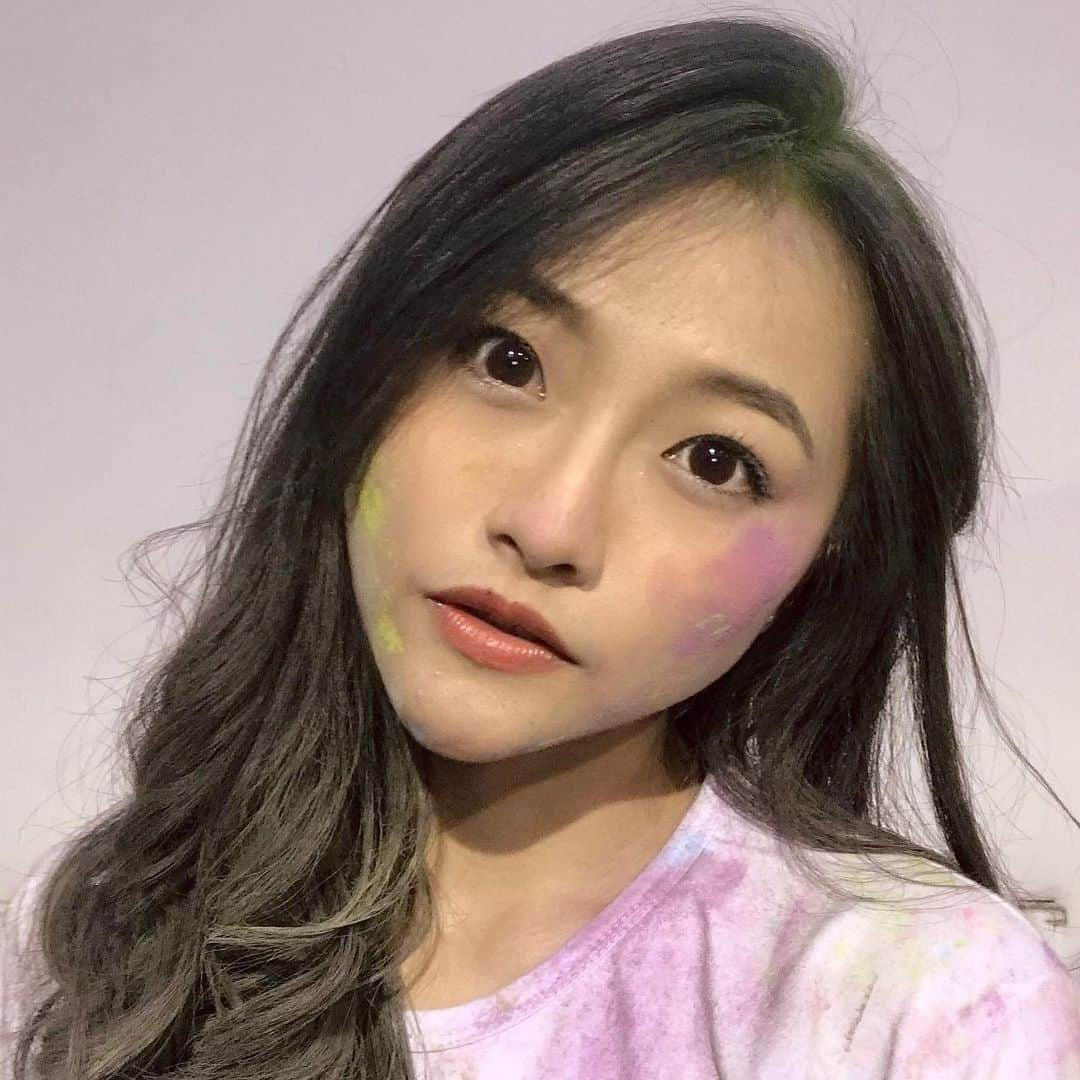 ロナ・アングラエニさんのインスタグラム写真 - (ロナ・アングラエニInstagram)「Caption yang cocok apa ya.. 🤔」5月26日 21時08分 - jkt48rona