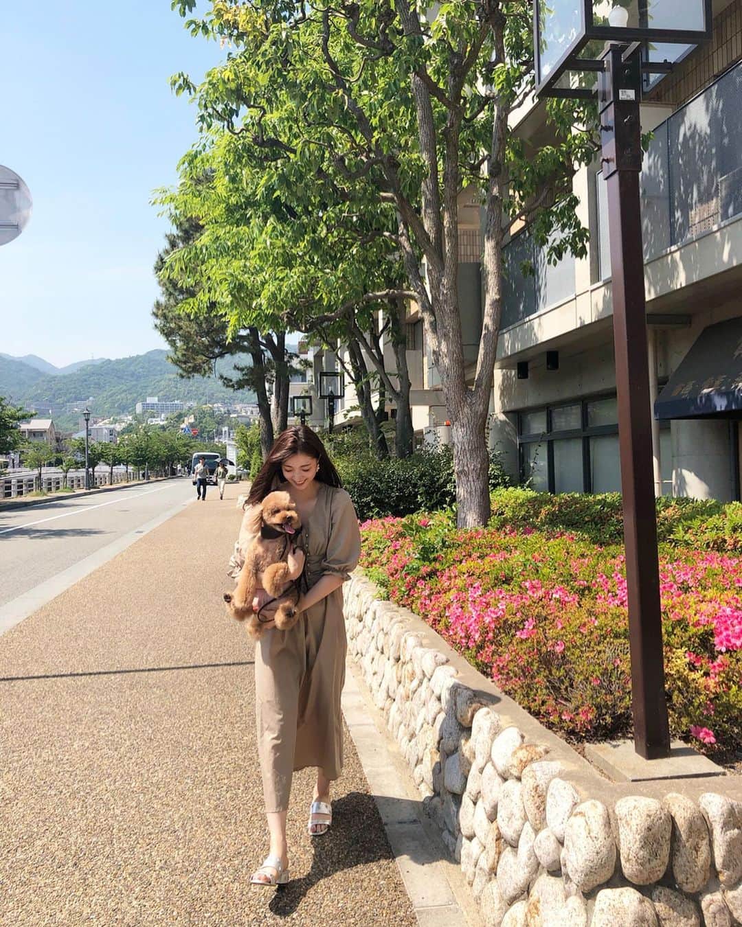 湯浅喬子さんのインスタグラム写真 - (湯浅喬子Instagram)「休日coordinate❤️ . #op @fifth_store (#ウエストギャザーロングワンピース 、 50%offでgetできた❤︎) #acce @kylie.acc.shop  #shoes @chanelofficial . 、 愛犬🐶のCUTに行って ダニエルでカフェした日♡ #ootd#coordinate#fifth#フィフス#fifthtl#bog#cut#acce#new」5月26日 21時13分 - kyorco