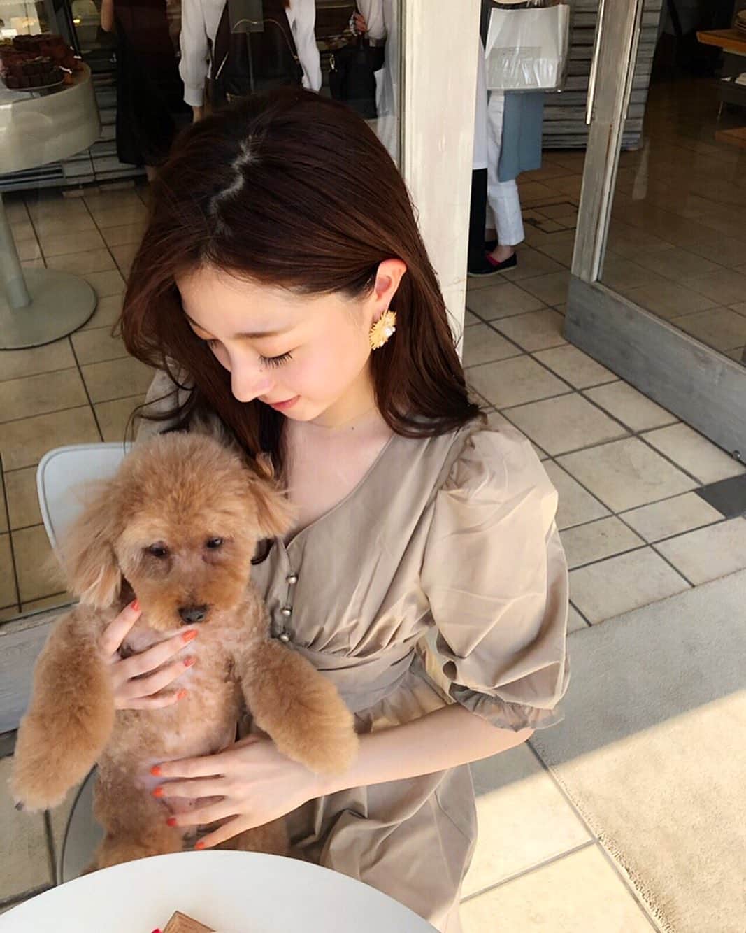 湯浅喬子さんのインスタグラム写真 - (湯浅喬子Instagram)「休日coordinate❤️ . #op @fifth_store (#ウエストギャザーロングワンピース 、 50%offでgetできた❤︎) #acce @kylie.acc.shop  #shoes @chanelofficial . 、 愛犬🐶のCUTに行って ダニエルでカフェした日♡ #ootd#coordinate#fifth#フィフス#fifthtl#bog#cut#acce#new」5月26日 21時13分 - kyorco