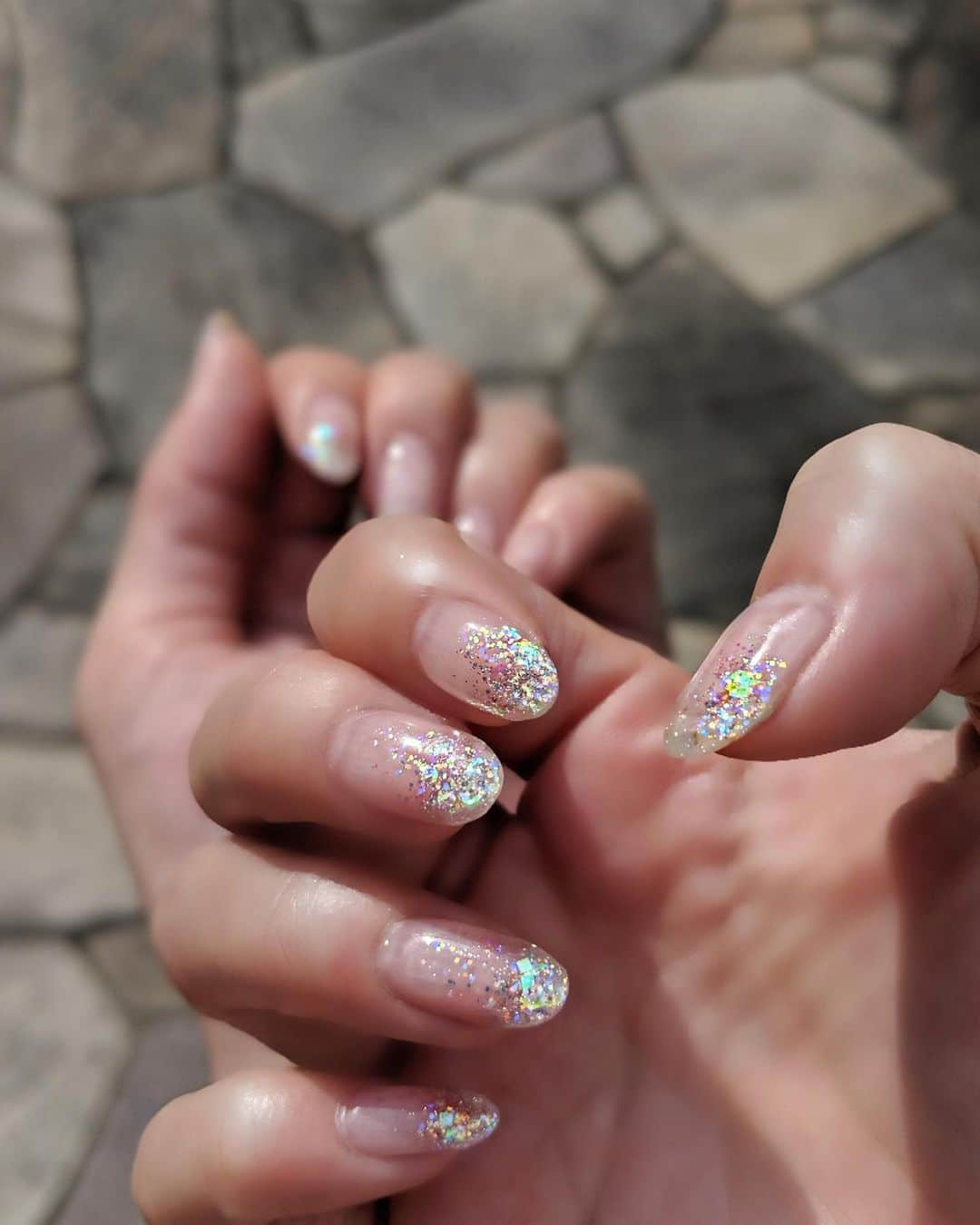 美咲あいりさんのインスタグラム写真 - (美咲あいりInstagram)「🌈 𝒩ℯ𝓌 𝓃𝒶𝒾𝓁𝓈﻿ ﻿ ﻿ #clearnails﻿ #nails﻿ #glitter」5月26日 21時24分 - misakiairi