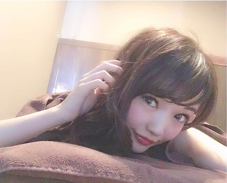 浅井麻里さんのインスタグラム写真 - (浅井麻里Instagram)「🐶✨﻿ ﻿ 今周りで話題になってる、﻿ スレンダ銀座(@slendaginza_official)へ❤️﻿ ﻿ ダイエットに対する自分自身の特性がわかる﻿ 遺伝子検査、受けてみたかったの！😍💕﻿ ﻿ ﻿ 検査の結果、わたしは〝いぬタイプ〟🐶﻿ 太りにくい体質だけど、﻿ 筋肉がつきづらい遺伝子を持ってるんだって💡﻿ 糖質や脂質は摂取しても分解できるけど、﻿ たんぱく質の吸収が苦手で﻿ 引き締まった体をキープするには努力が必要タイプ！﻿ ﻿ ↑こういうことわかるのね！すごい✨😳﻿ 自分のタイプがわかってたら、﻿ 効率良いダイエット方法わかったり、﻿ 自分にとって太りやすい食べ物は避けるとか﻿ 意識できるから嬉しい💕👍﻿ ﻿ ﻿ そしてエステと整体では…﻿ ハイフ→脂肪に穴を開けて脂肪の量を減らす！﻿ ハイパーナイフ→脂肪を溶かして吸引で流す！﻿ EMS→身体を引き締める筋肉運動！﻿ 整体→歪んだ骨や筋肉を正しい位置に戻す！﻿ 終わったら、かなり体が軽くなって﻿ とってもスッキリしたー❤️😆﻿ ﻿ 遺伝子検査の結果をもとに、﻿ 糖質と脂質はそんなに気にせず摂って（笑）﻿ たんぱく質や栄養素を﻿ もっと摂るようにしよっと✨💪﻿ ﻿ 自分のタイプ知ってた方が、﻿ 絶対ダイエットやボディメイクしやすいと思う！﻿ エステや整体はもちろん、﻿ 遺伝子検査もできるからオススメ💓﻿ ﻿ ﻿ #slendaginza#スレンダ銀座#銀座#痩身エステ#サイエンスエステ#エステ#ボディメイク#ダイエット#遺伝子検査#slenda#bodymake#diet」5月26日 21時29分 - mari_asai_625