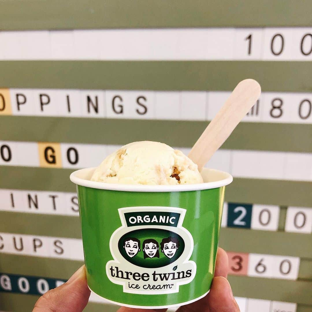 末吉里花さんのインスタグラム写真 - (末吉里花Instagram)「暑い日はオーガニックアイス🍨threetwins @threetwinsicecream.jp のレモンクッキーが私のお気に入り☺️Love threetwins ice cream @threetwinsicecream .My favorite is lemon cookie😋 #threetwins #threetwinsicecream #icecream #organic #onepercentfortheplanet #onepercentfortheplanetambassador #アイスクリーム #オーガニック #スリーツインズアイスクリーム #コスメキッチン #カルダモンも美味しい」5月26日 21時32分 - rikasueyoshi